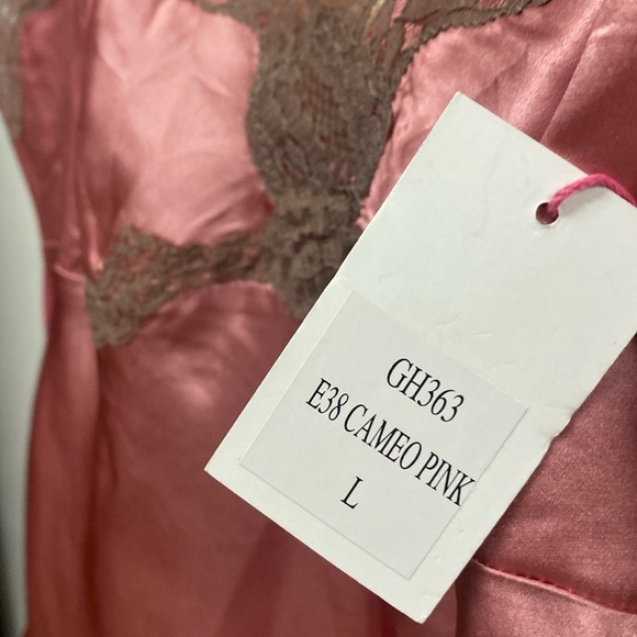 Gold Hawk 100% Silk & Lace Tunic In Cameo Pink - Picture 13 of 13